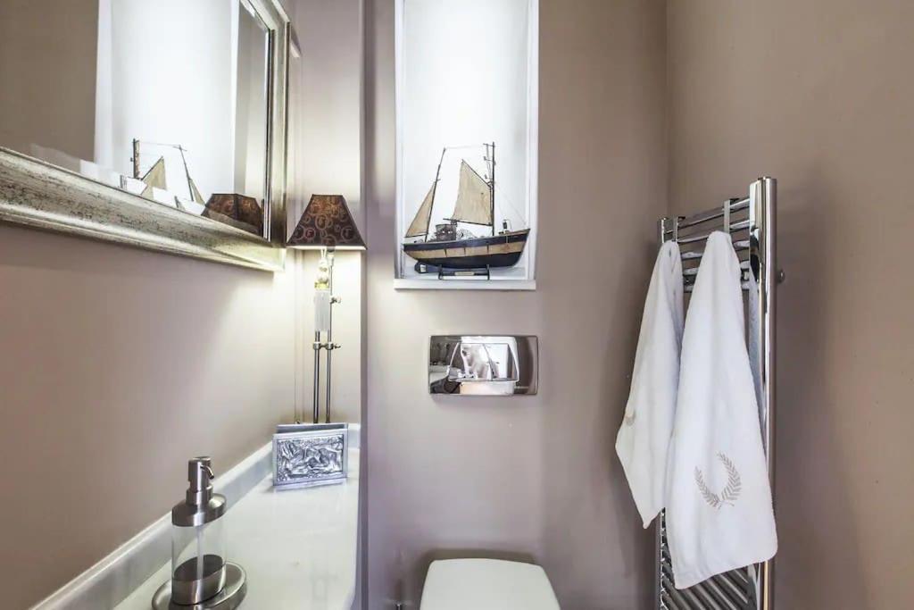 Luxury Acropolis View Duplex Penthouse In Thiseio 155m2 * Atenas